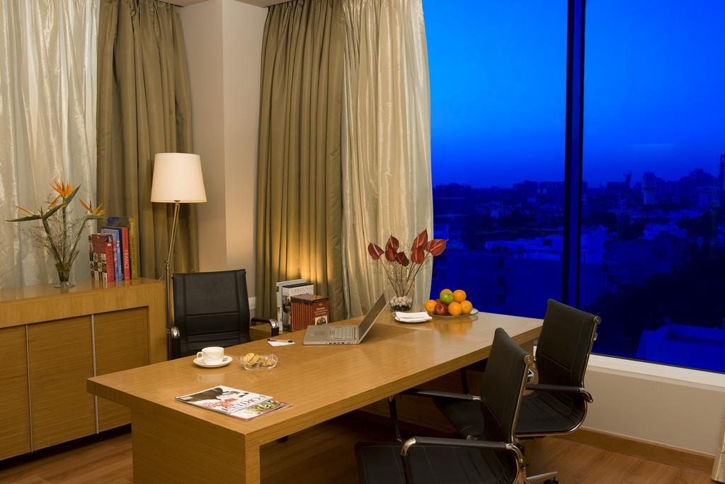 Radisson Blu Suites Gurgaon Buitenkant foto
